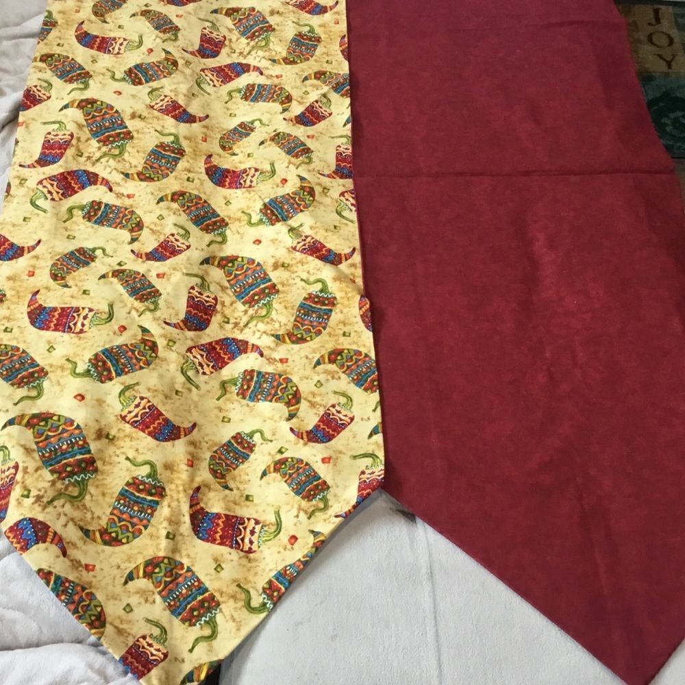 NWT Hand Crafted Set of 2 Table Runners - Picture 9 of 12